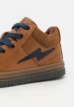 Friboo Sneakers Laag - Cognac -Aanbiedingen Elegant Schoenen Winkel 20afb5dee7a144bbafa4da6f4730be3e