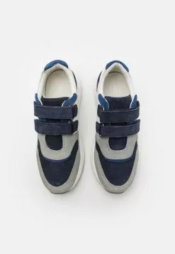 Friboo LEATHER - Sneakers Laag -Aanbiedingen Elegant Schoenen Winkel 33ed7c22e0004fc8be534abcd621792e