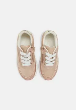 Friboo Sneakers Laag - Rose Gold 9 Friboo Sneakers Laag - Rose Gold -Aanbiedingen Elegant Schoenen Winkel e2e3245d691f4110b39e472cba55e501